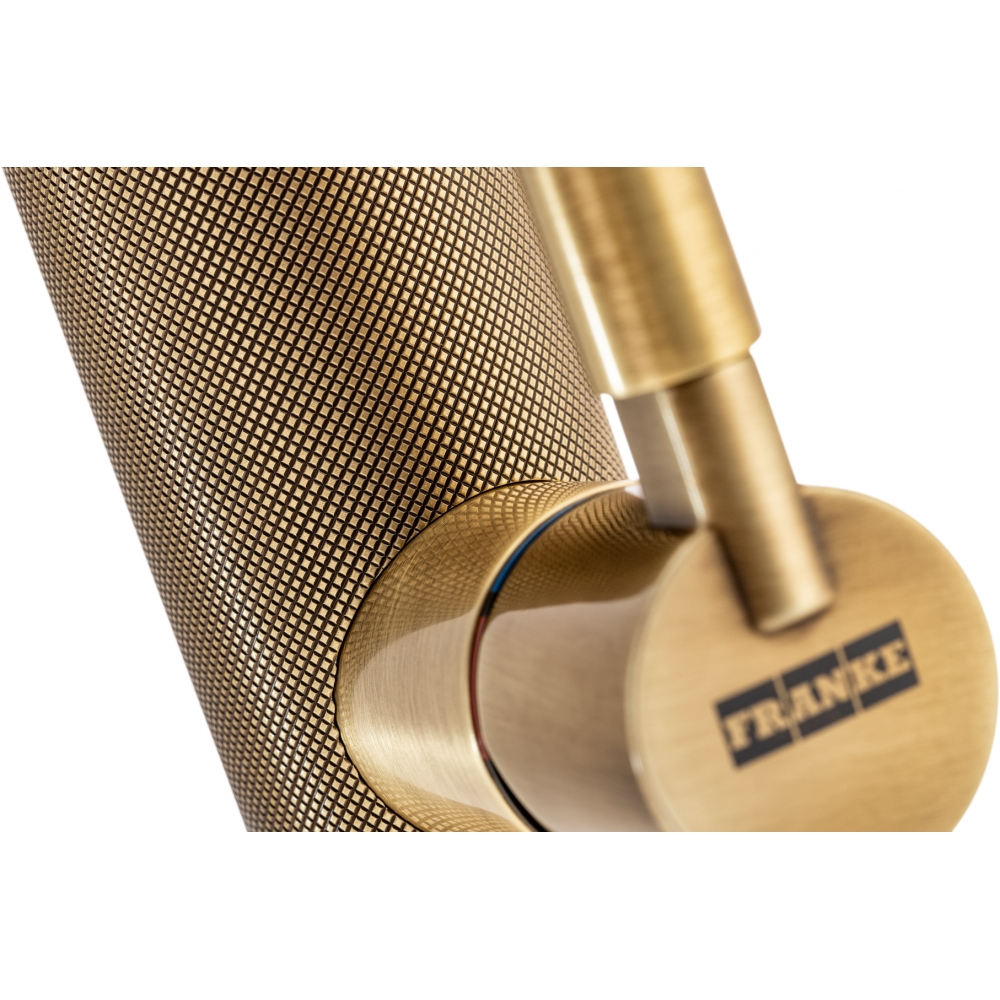 Tessuto J Pull-Out Nozzle Brass